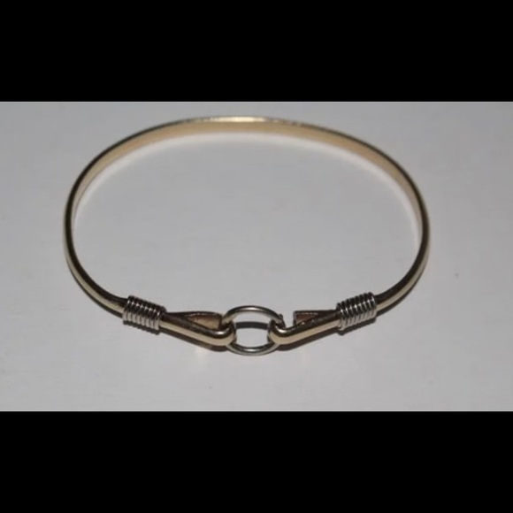 SOLD🔥🔥🔥10.2 g 14Kt, solid domed wire bangle bracelet measuring - Picture 2 of 6